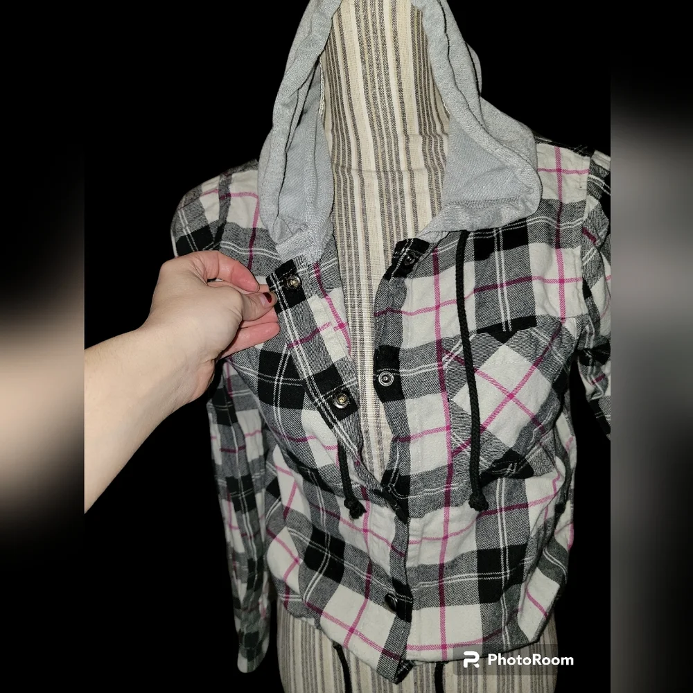 EUC Black and white hooded plaid snap up shirt - Picture 2 of 6
